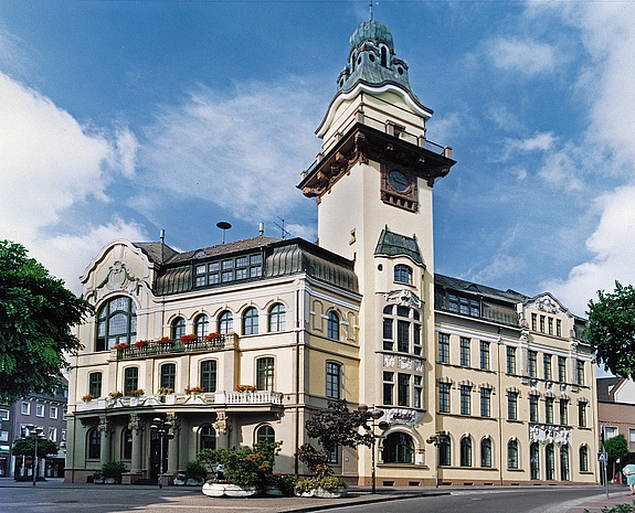 Foto des Alten Rathaus in dem dem sich die Stadtbibliothek Völklingen befindet