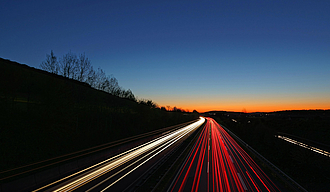 Autobahn bei Nacht