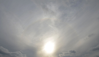 Sonne in den Wolken sogenannte Cirrostratus