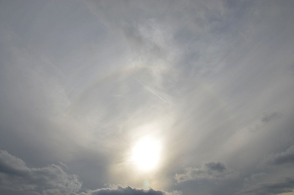 Sonne in den Wolken sogenannte Cirrostratus