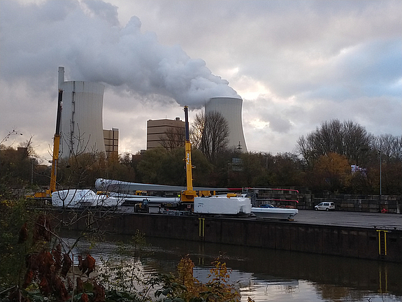 Rotor Windkraftanlage Anlieferung am Hafen Völklingen Fenne 