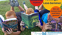 Drei Jungen lesen Bücher