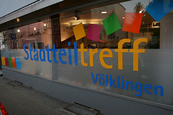 Schaufenster des Stadtteiltreffs in der Kreppstraße